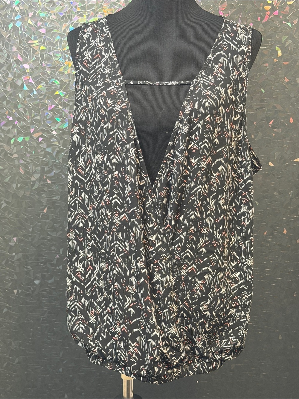 🍁 003 Torrid SZ 2 Black Printed Sleeveless V-Neck Camisole 🍁